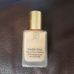 Estee lauder double wear foundation. Rattan.